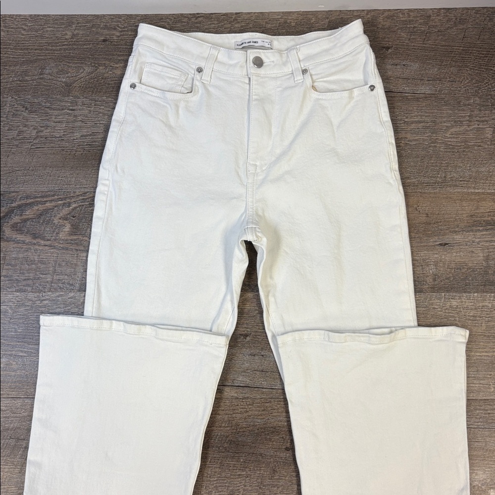 Elizabeth and James “High-Rise Flare” White Organic Cotton Jeans (Size 6/28)
